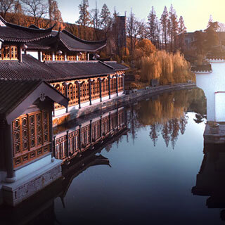 北京四合茗苑中式设计机构在装修方面提供专业的中式施工，古典中式施工、现代中式施工、别墅中式施工、会所中式施工。拥有顶尖施工团队,专注于中式风格施工的专业机构。